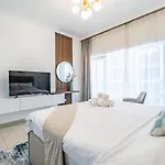 Delightful Studio With Balcony - Burj Al Nujoom