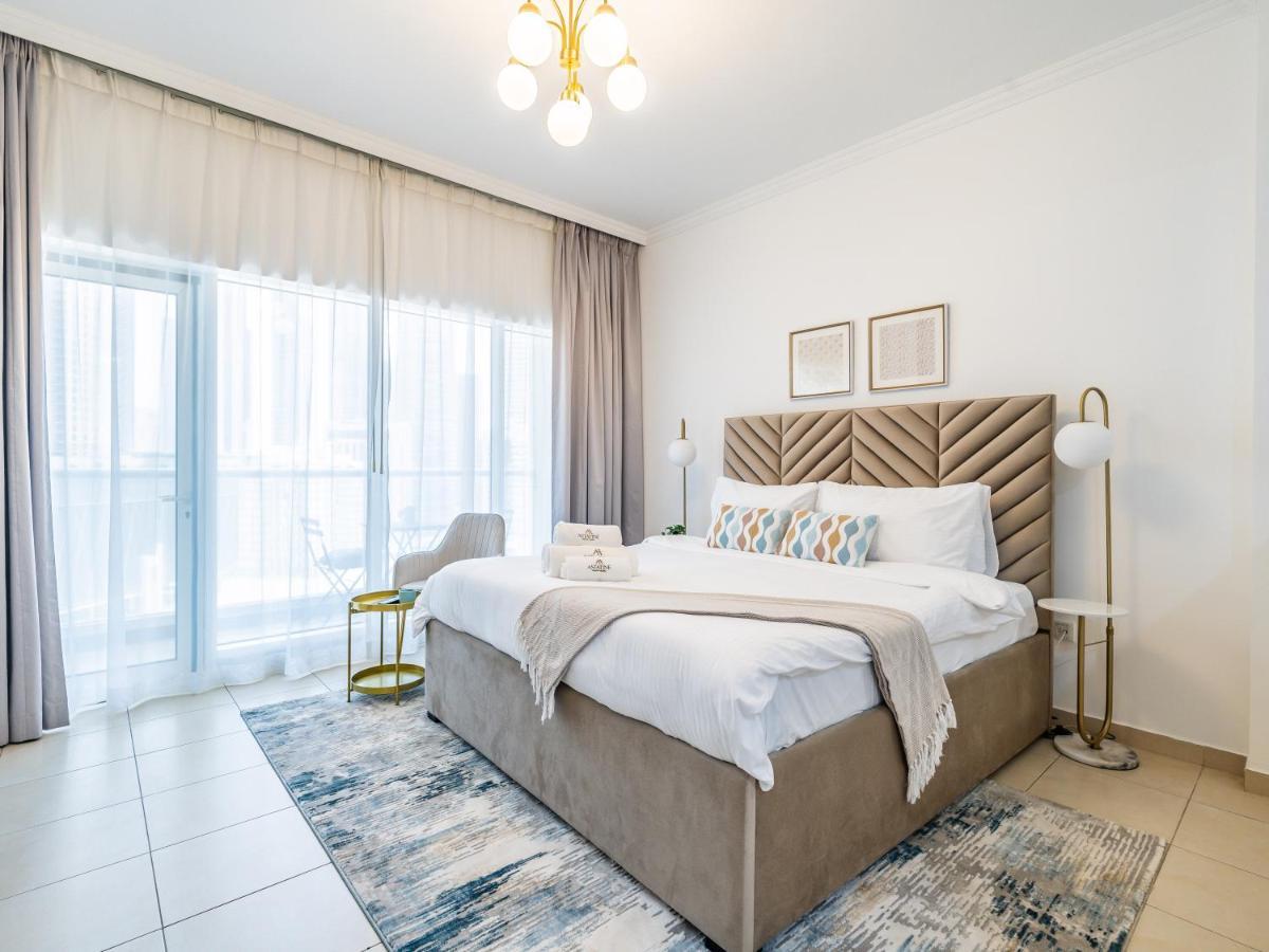 Delightful Studio With Balcony - Burj Al Nujoom Apartment *