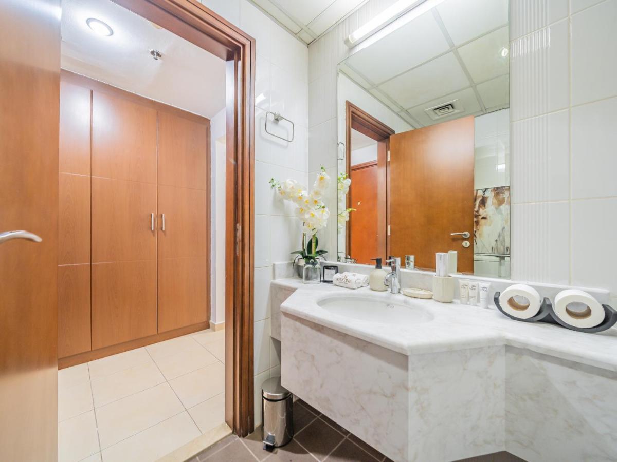 Delightful Studio With Balcony - Burj Al Nujoom *