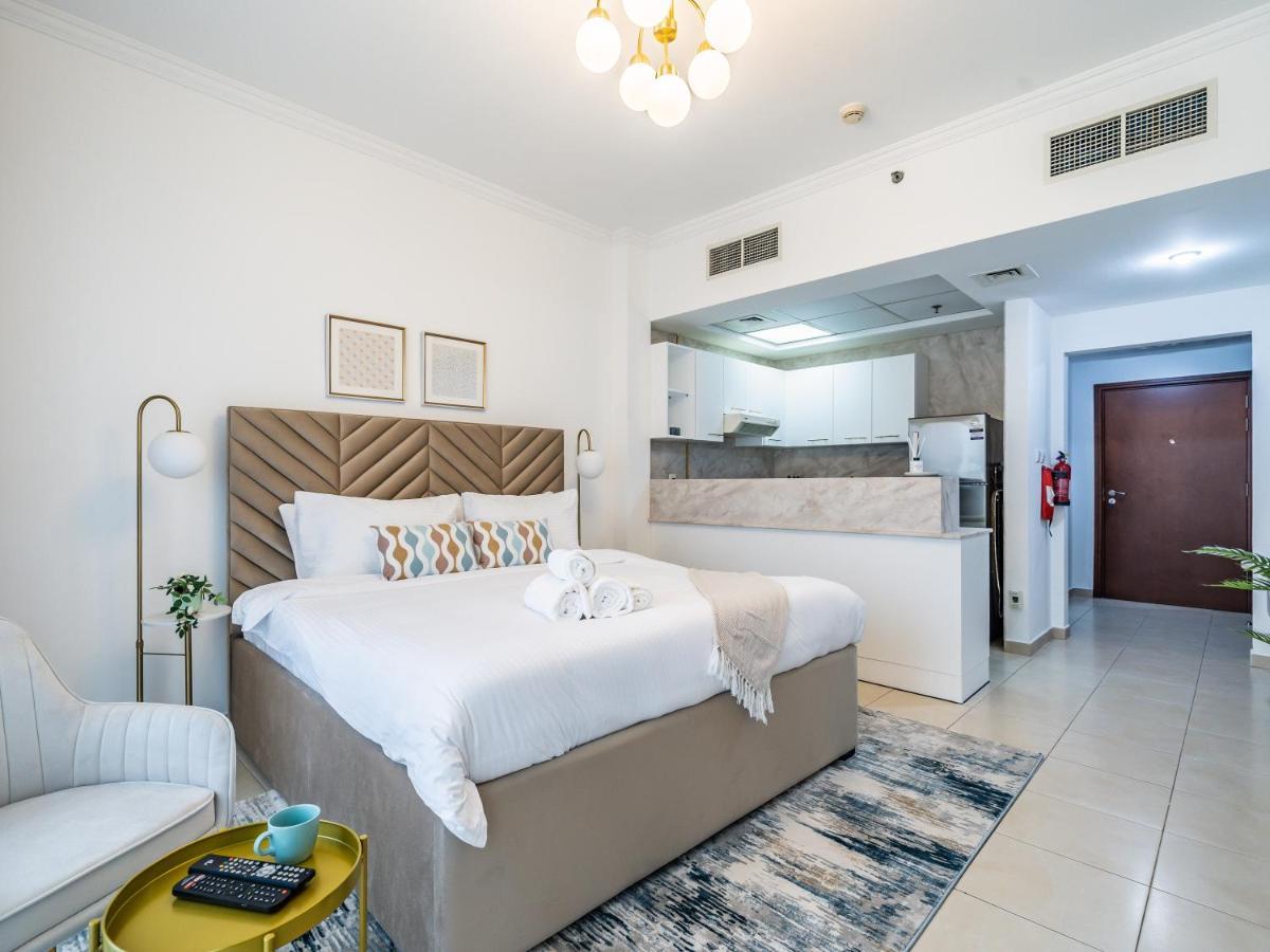 Delightful Studio With Balcony - Burj Al Nujoom *