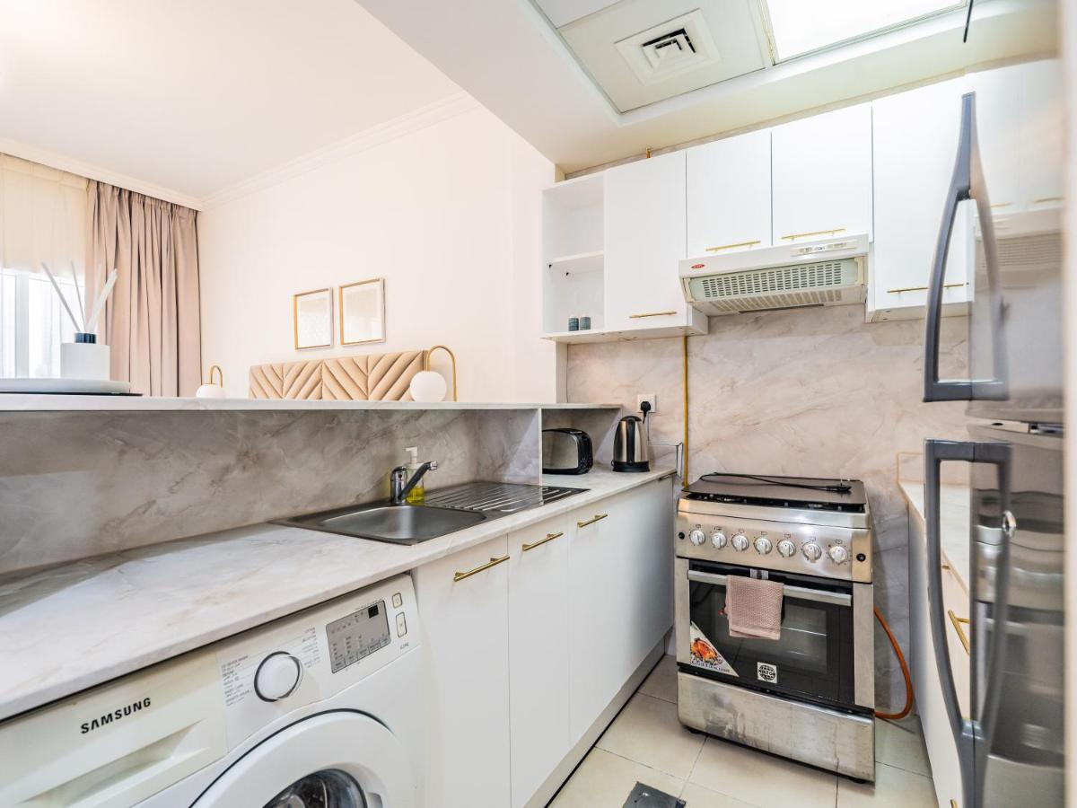 Delightful Studio With Balcony - Burj Al Nujoom