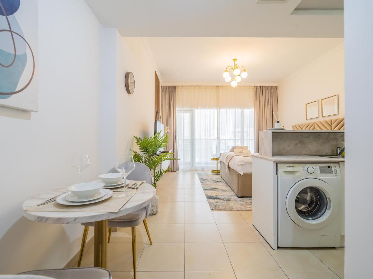 Apartment Delightful Studio With Balcony - Burj Al Nujoom Dubai