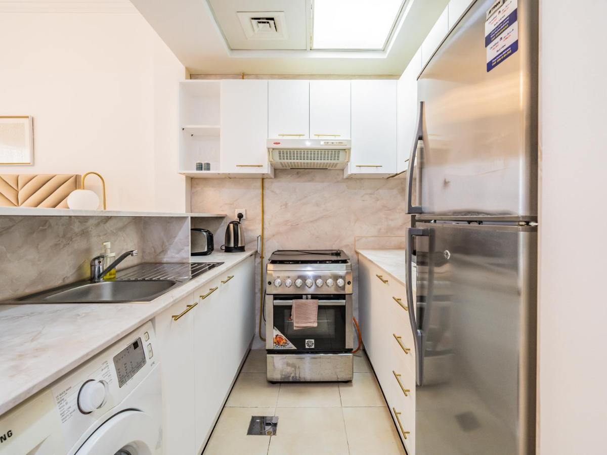 Apartment Delightful Studio With Balcony - Burj Al Nujoom Dubai