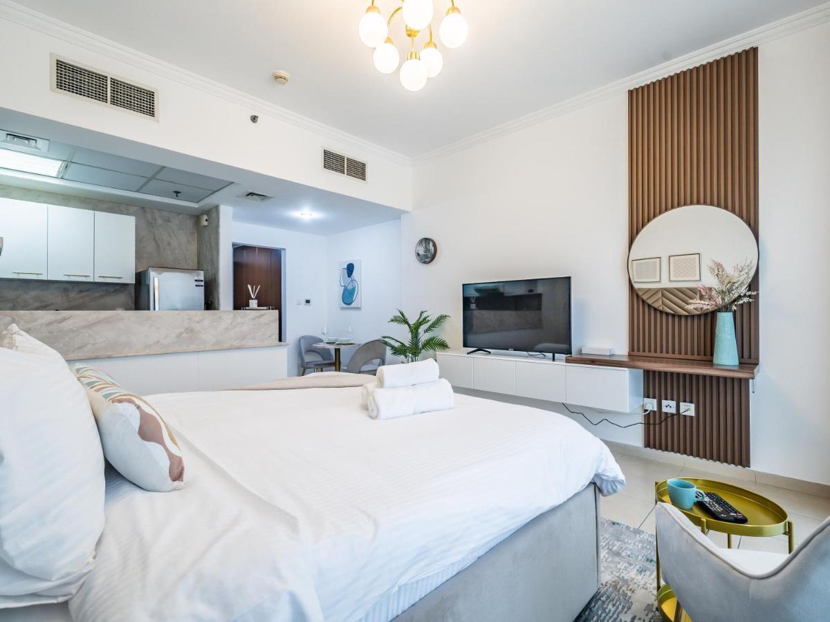 Delightful Studio With Balcony - Burj Al Nujoom *